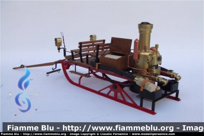 Slitta con pompa a vapore Merry Weather
Vigili del Fuoco
Anno 1890 circa
Modello in scala 1:14

