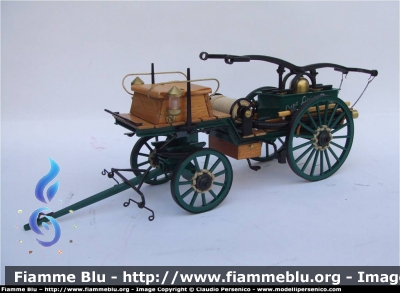 Carro con pompa a mano
Vigili del Fuoco
Anno 1890 circa
Modello in scala 1:14
