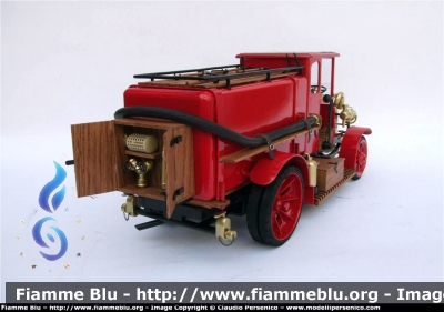 Fiat 18 BL
Vigili del Fuoco
AutoBotte - Anno 1913
Modello in scala 1:14
Parole chiave: Fiat 18_BL