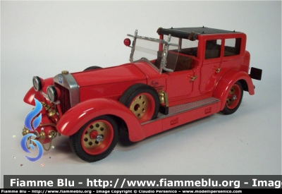 Isotta Fraschini 8A
Vigili del Fuoco
AutoPompa - Anno 1929
Modello in scala 1:14
Parole chiave: Isotta-Fraschini 8A