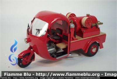 Benelli SAB
Vigili del Fuoco
Motocarro con impianto a schiuma - Anno 1943
Modello in scala 1:14
Parole chiave: Benelli SAB
