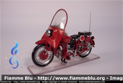 Moto Guzzi Falcone 500
Vigili del Fuoco
Motocicletta - Anno 1950
Modello in scala 1:14
Parole chiave: Moto-Guzzi Falcone_500