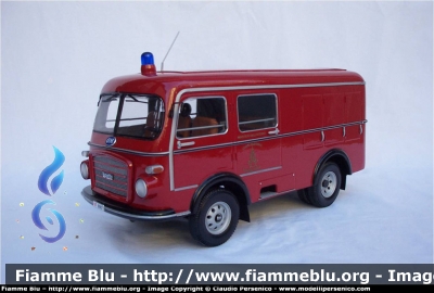 OM Lupetto
Vigili del Fuoco
Autocarro da incendio - Anno 1960
Modello in scala 1:14
Parole chiave: OM Lupetto