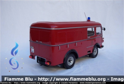 OM Lupetto
Vigili del Fuoco
Autocarro da incendio - Anno 1960
Modello in scala 1:14
Parole chiave: OM Lupetto