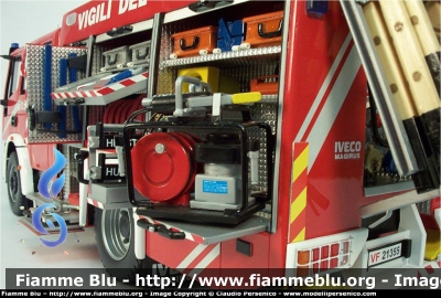 Iveco FireTech 190E31
Vigili del Fuoco
AutoPompaSerbatoio allestimento Iveco-Magirus - Anno 2002
Modello in scala 1:14
Parole chiave: Iveco FireTech_190E31