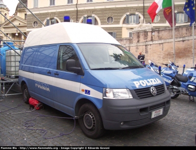Volkswagen Transporter T5
Polizia di Stato
Polizia Stradale
Parole chiave: Volkswagen Transporter_T5 Festa_Polizia_2008