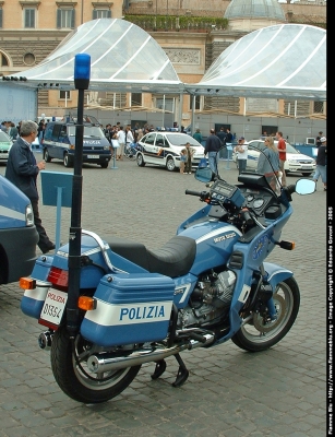Moto Guzzi 850 T5
Polizia di Stato
Polizia Stradale
POLIZIA D1354

Parole chiave: Moto-Guzzi 850_T5 PoliziaD1354 Festa_della_Polizia_2005