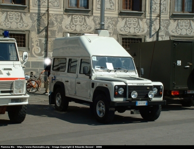 Land Rover Defender 110
Escopost
Parole chiave: Land-Rover Defender_110 Giornate_della_Protezione_Civile_Pisa_2006
