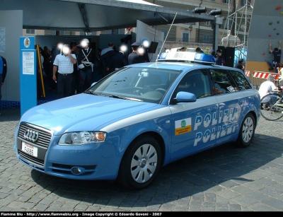 Audi A4 Avant IV serie
Polizia Stradale in servizio sull'autostrada del Brennero A22
Seconda Fornitura
Polizia F4686
Parole chiave: Audi A4_Avant_IVserie PoliziaF4686 Festa_della_Polizia_2007