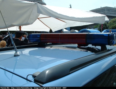 Subaru Forester III serie
Polizia di Stato
Polizia Stradale
Prototipo, particolare del tetto, dopo la modifica del lampeggiante.
Da notare la mancanza della "V" bianca
POLIZIA E8305
Parole chiave: Subaru Forester_IIIserie PoliziaE8305 Festa_della_Polizia_2007