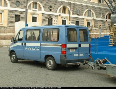 Fiat Ducato 4x4 II serie
Polizia di Stato
Officina Mobile per le moto
Polizia D6344
Parole chiave: Fiat Ducato_4x4_IIserie PoliziaD6344 Festa_della_polizia_2008