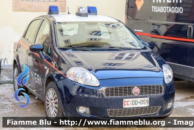 Fiat Grande Punto
Carabinieri
CC DD 059
Parole chiave: Fiat Grande_Punto CCDD059