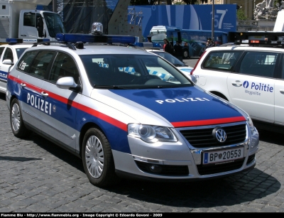 Volkswagen Passat Variant VI serie
Österreich - Austria
Bundespolizei
Polizia di Stato
Parole chiave: Volkswagen Passat_Variant_VIserie Festa_della_Polizia_2009
