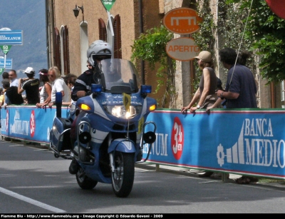 Bmw r850rt II serie
Polizia di Stato
Polizia Stradale in scorta al Giro D'Italia 2009
moto dotata di bandierina gialla, precede il primo ciclista
Parole chiave: Bmw r850rt_IIserie Polizia Giro_d'Italia_2009