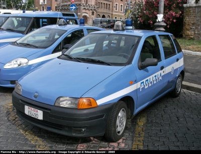 Fiat Punto I serie
Polizia di Stato
POLIZIA E6490
Parole chiave: Fiat Punto_Iserie PoliziaE6490 Festa_della_Repubblica_2009