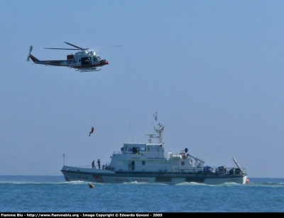 Agusta Bell AB412
Guardia Costiera
9 - 04
in simulazione di intervento con la vedetta "A. Scialoja"
Parole chiave: Agusta Bell AB412 9-04