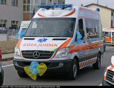 Mercedes-Benz Sprinter III serie
Misericordia di Oste
Allestita Pegaso Bollanti
Parole chiave: Mercedes-Benz Sprinter_IIIserie Ambulanza
