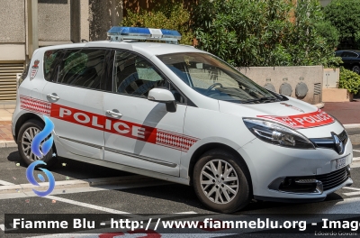 Renault Scenic III serie restyle
Principatu de Múnegu - Principauté de Monaco - Principato di Monaco
Police
Parole chiave: Renault Scenic_IIIserie_restyle