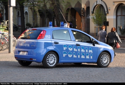 Fiat Grande Punto
Polizia di Stato
POLIZIA H0102
Parole chiave: Fiat Grande_Punto POLIZIAH0102