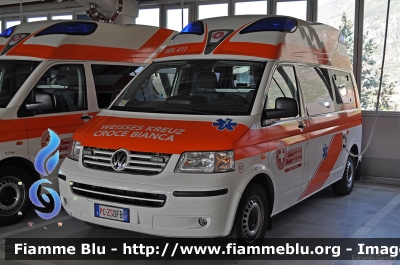 Volkswagen Transporter T5
Weisses Kreuz Bozen
Croce Bianca Bolzano
Ambulanza da Trasporto/KTW
Allestimento "Hornis Silver"
di Ambulanz Mobile
WK411
PC ZS0FB
Parole chiave: Volkswagen Transporter_T5 Ambulanza PCZS0FB
