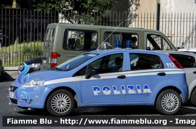 Fiat Grande Punto
Polizia di Stato
POLIZIA F7070
Parole chiave: Fiat Grande_Punto POLIZIAF7070 Festa_della_Republica_2014