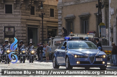 Alfa-Romeo 159 Q4
Polizia di Stato
Polizia Stradale
Scorta Presidenza della Repubblica
Polizia F3766
Parole chiave: Alfa-Romeo 159_Q4 POLIZIAF3766 Festa_della_Republica_2014