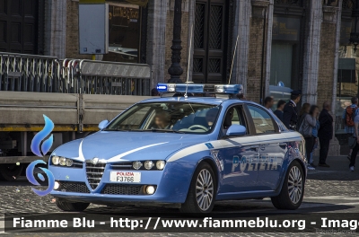Alfa-Romeo 159 Q4
Polizia di Stato
Polizia Stradale
Scorta Presidenza della Repubblica
Polizia F3766
Parole chiave: Alfa-Romeo 159_Q4 POLIZIAF3766 Festa_della_Republica_2014