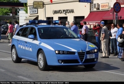 Alfa Romeo 159 Sportwagon
Polizia di Stato
Polizia Stradale
in scorta al Giro d'Italia 2011
con stemma listato a lutto
POLIZIA H0731
Parole chiave: Alfa-Romeo 159_Sportwagon POLIZIAH0731