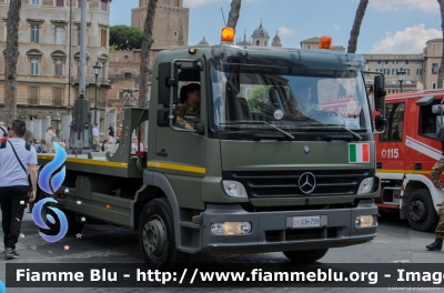 Mercedes-Benz Atego II serie
Esercito Italiano
Carroattrezzi
EI CH 759
Parole chiave: Mercedes-Benz Atego_IIserie EICH759 Festa_della_Repubblica_2014