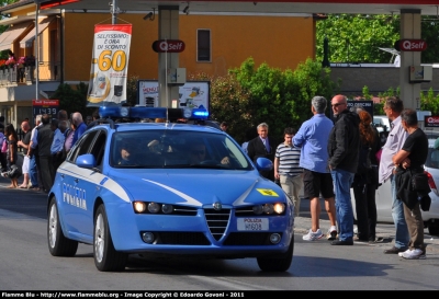 Alfa Romeo 159 Sportwagon
Polizia di Stato
Polizia Stradale
in scorta al Giro d'Italia 2011
con stemma listato a lutto
POLIZIA H1608
Parole chiave: Alfa-Romeo 159_Sportwagon POLIZIAH1608