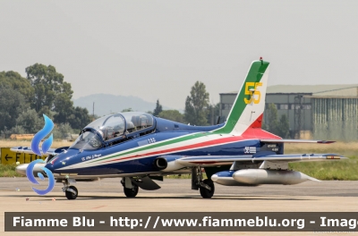 Aermacchi MB339PAN
Aeronautica Militare Italiana
313° Gruppo Addestramento Acrobatico
Stagione esibizioni 2015
MM55053
Pony 0-55
Parole chiave: Aermacchi MB339PAN Livorno_AirShow_2015