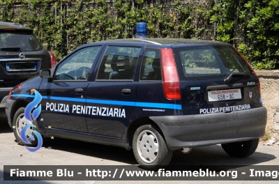 Fiat Punto I serie
Polizia Penitenziaria
Autovettura Utilizzata dal Nucleo Radiomobile per i Servizi Istituzionali
POLIZIA PENITENZIARIA 658 AC
Parole chiave: Fiat Punto_Iserie POLIZIAPENITENZIARIA658AC