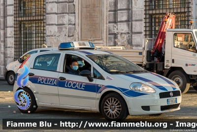 Fiat Grande Punto
Polizia Locale Genova 
Codice Automezzo: A25
Allestimento Ciabilli
POLIZIA LOCALE YA 039 AH
Parole chiave: Fiat Grande_Punto POLIZIALOCALEYA039AH
