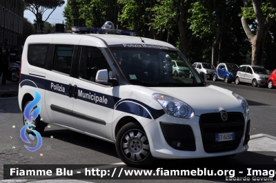 Fiat Doblò III serie
Polizia Municipale Roma
Parole chiave: Fiat Doblò_IIIserie Festa_della_Repubblica_2011