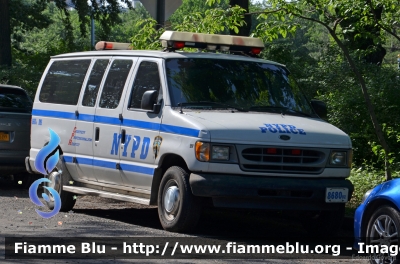 Ford Econoline
United States of America - Stati Uniti d'America
New York Police Department (NYPD)
Building Maintenace Section
Parole chiave: Ford Econoline