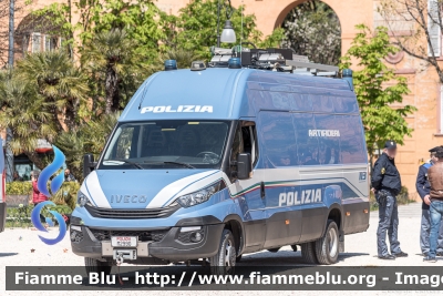Iveco Daily VI serie
Polizia di Stato
Unità Artificieri
POLIZIA M2990
Parole chiave: Iveco Daily_VIserie POLIZIAM2990