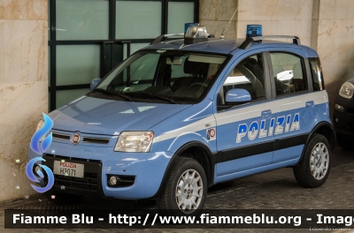 Fiat Nuova Panda 4x4 Climbing
Polizia di Stato
Polizia Ferroviaria
Con logo celebrativo dei 110 anni della specialità
POLIZIA H3071
Parole chiave: Fiat Nuova_Panda_4x4_Climbing POLIZIAH3071