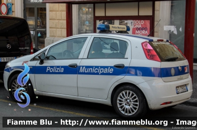 Fiat Grande Punto
Polizia Municipale Bologna
Allestita Focaccia
Codice Automezzo: 86
Parole chiave: Fiat Grande_Punto