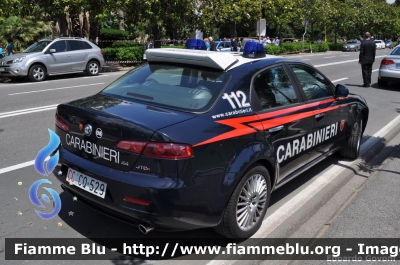 Alfa Romeo 159
Carabinieri
con scudetto e numero 08 (lo stesso del tetto) sul baule
CC CQ 529
Parole chiave: Alfa-Romeo 159 CCCQ529