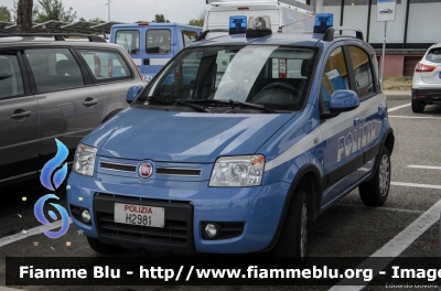 Fiat Nuova Panda 4x4 I serie
Polizia di Stato
POLIZIA H2981
Parole chiave: Fiat Nuova_Panda_4x4_Iserie POLIZIAH2981