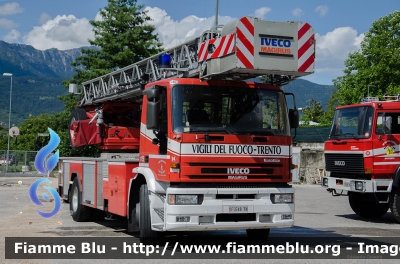 Iveco EuroFire 180E34 I serie
Vigili del Fuoco
Corpo Permanente di Trento
AutoScala allestimento Iveco-Magirus
VF E48 TN
Parole chiave: Iveco EuroFire_180E34_Iserie VFE48TN