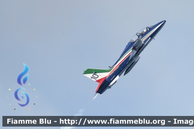 Aermacchi MB339PAN
Aeronautica Militare Italiana
313° Gruppo Addestramento Acrobatico
Stagione esibizioni 2018
Pony 10
Parole chiave: Aermacchi MB339PAN BellariaIgeaMarina2018