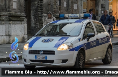 Fiat Grande Punto
Polizia Municipale Parma
Allestimento Bertazzoni
Parole chiave: Fiat Grande_Punto
