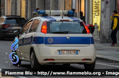 Fiat Grande Punto
Polizia Municipale Parma
Allestimento Bertazzoni
Parole chiave: Fiat Grande_Punto