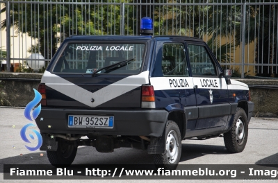 Fiat Panda 4x4 II serie
Polizia Locale Corpo Intercomunale Alto Garda e Ledro
Parole chiave: Fiat Panda_4x4_IIserie