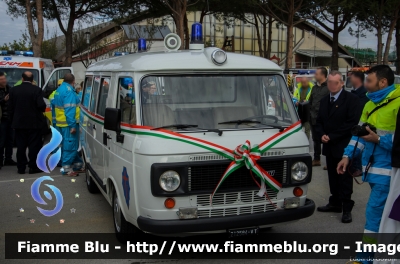 Fiat 238 E
Misericordia di San Vincenzo (LI)
*Veicolo storico*
Parole chiave: Fiat 238_E Ambulanza