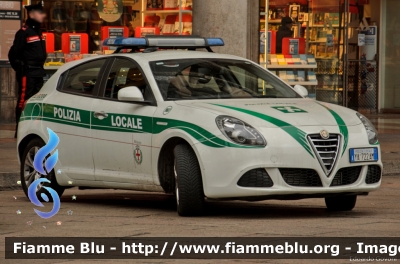 Alfa-Romeo Nuova Giulietta
Polizia Locale Milano
Allestimento NCT Nuova Carrozzeria Torinese
Decorazione Grafica Artlantis
Codice Automezzo: 967
POLIZIA LOCALE YA 722 AM
Parole chiave: Alfa-Romeo Nuova_Giulietta POLIZIALOCALEYA722AM