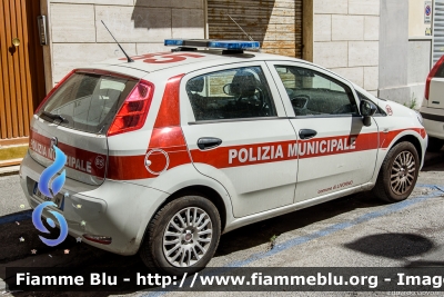 Fiat Punto VI serie
Polizia Municipale Livorno
POLIZIA LOCALE YA 596 AM
Parole chiave: Fiat Punto_VIserie POLIZIALOCALEYA596AM