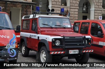 Land Rover Defender 90
Vigili del Fuoco
Comando Provinciale di Torino
Distaccamento Volontario di Chivasso (TO)
VF 18870
Parole chiave: Land-Rover Defender_90 VF18870 Raduno_ANVVF_2011