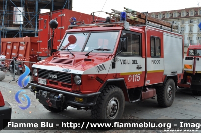 Iveco VM90
Vigili del Fuoco
Comando Provinciale di Torino
Distaccamento Volontario di Giaveno (TO)
VF 17597
Parole chiave: Iveco VM90 VF17597 Raduno_ANVVF_2011